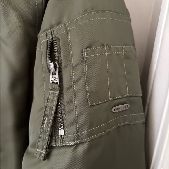Trendy Hollister Green Bomber Jacket - Picture 3 of 4